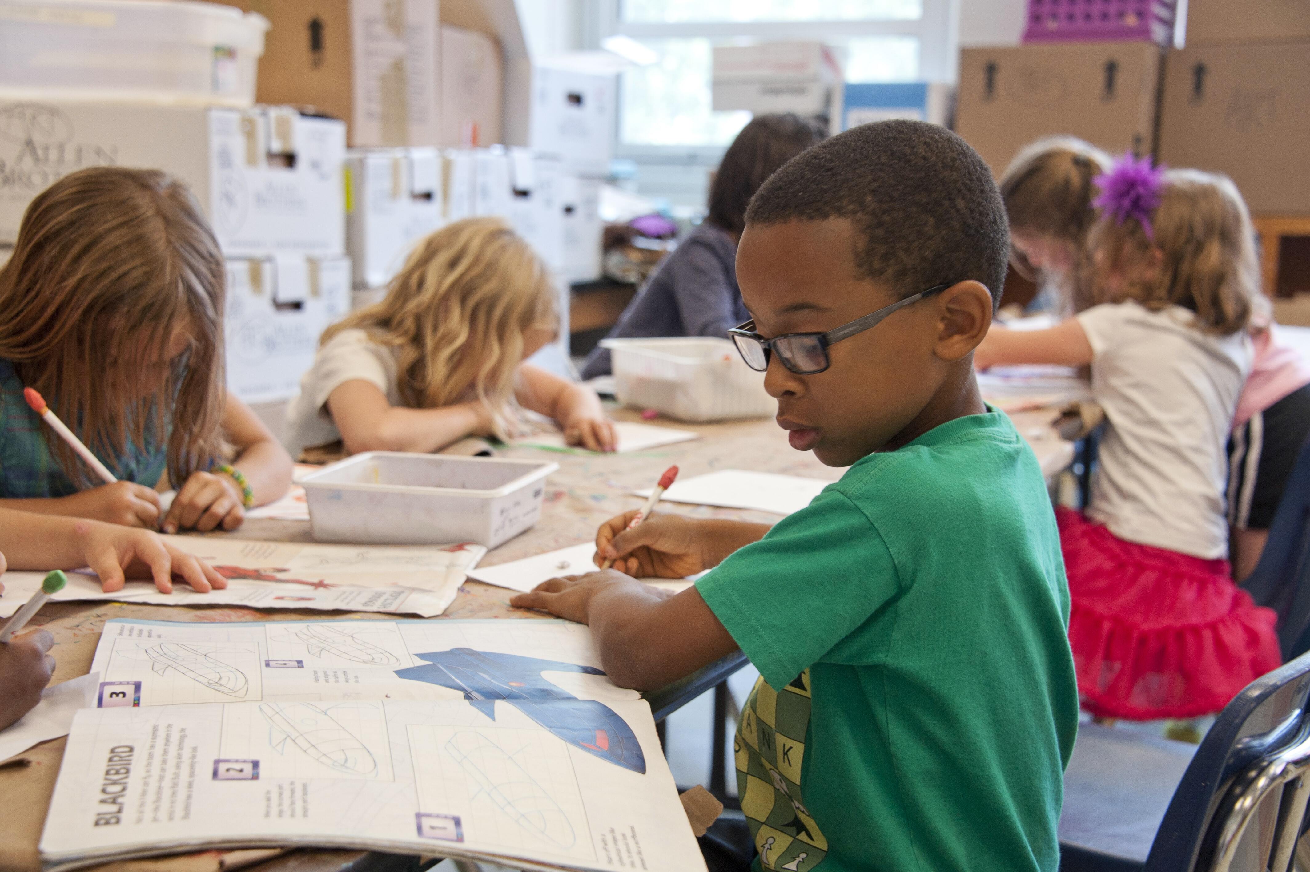 Retour à l’école en toute sécurité : voici comment braver la circulation avec vos enfants